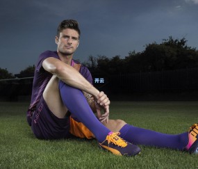 湖人再现神来之笔！抄底落选秀市场连签两将，NCAA得分王与北卡1米83后卫加盟