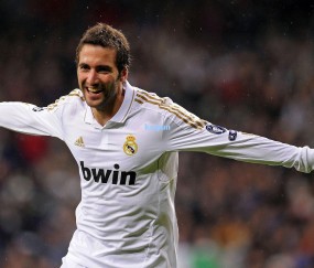 昔日队友小法揭秘训练场往事，梅西初亮相便展现魔法，并直言当代足坛过度呵护现象