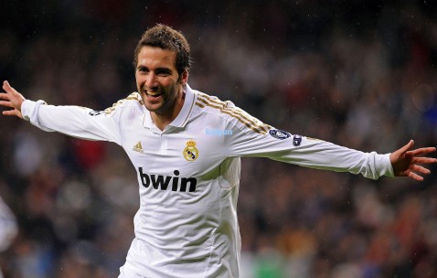 昔日队友小法揭秘训练场往事，梅西初亮相便展现魔法，并直言当代足坛过度呵护现象